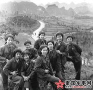 地道里:越南女中尉扯开了胸前纽扣
